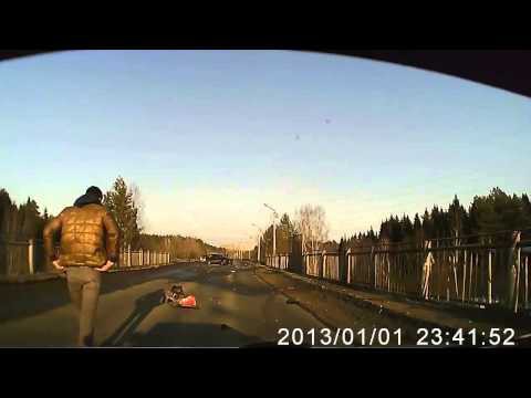 Таксист выпрыгнул сам или выпал, но красиво получилось