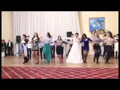  Молдоване пляшут