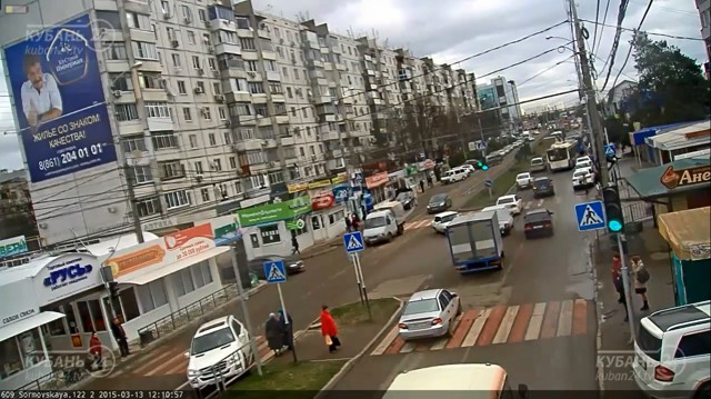 Наехал на дорожное ограждение и скрылся