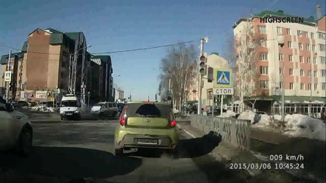 Подбил карету скорой помощи