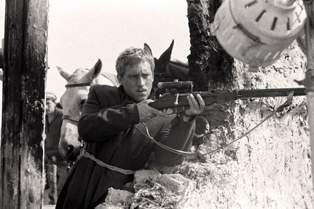 Владимир Высоцкий на съёмках фильма "Служили два товарища"   