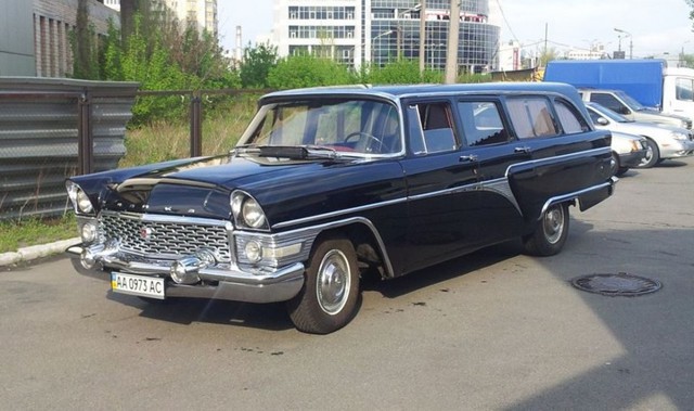 Редчайший универсал ГАЗ-13С: «Черная врачиха»