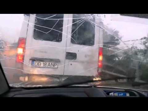 Град крушит машины