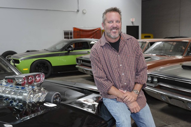 "Мы действительно сбрасывали автомобили с парашютом"