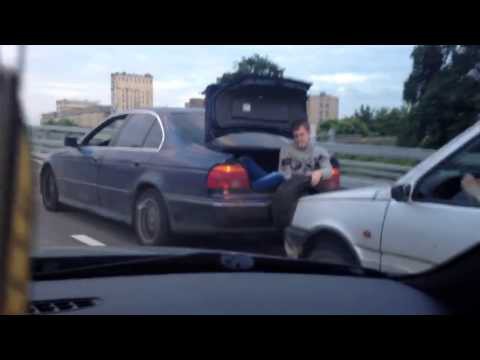 Буксировка автомобиля с помощью шины