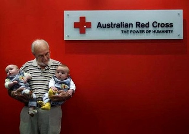 74-летний австралиец спас 2,2 миллиона младенцев