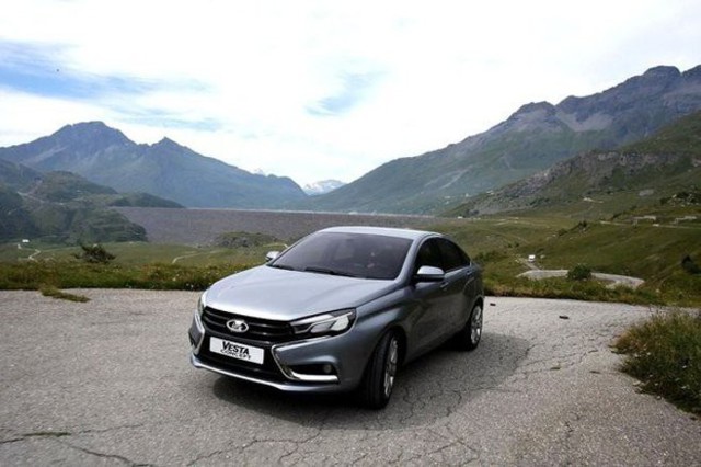 АвтоВАЗ назвал новые цены на Lada Vesta и XRAY