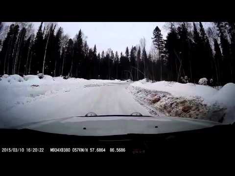 Лесовоз из-за поворота