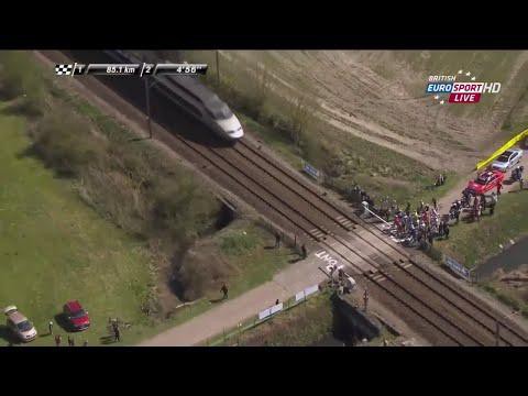  Поезд прерывает сегодня Париж-Рубе велогонки