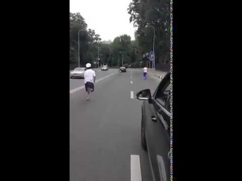 Баран убегает от повара из ресторана !