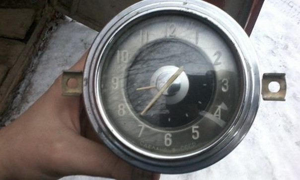 Часы от ГАЗ-21 в  гарнитур