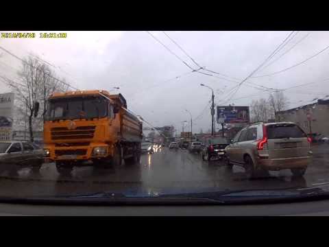 Выехал с прилегающей 