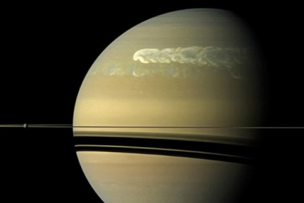 Астрономы разгадали тайну гигантского пятна на Сатурне