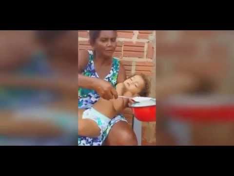 Оригинальный способ кормить ребенка 