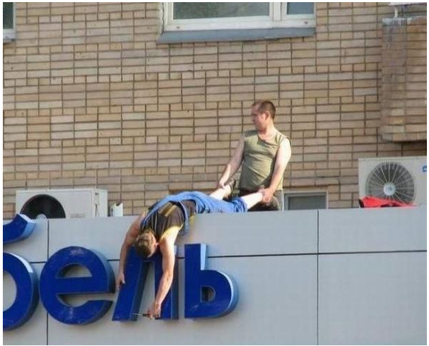 У всех этих людей довольно своеобразное представление о безопасности