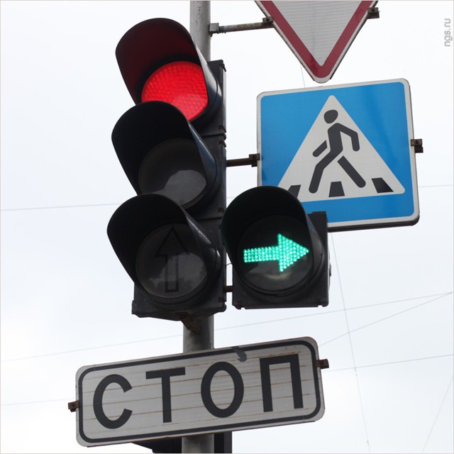 Кто кому уступает?