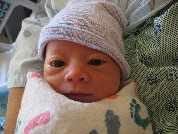 30 фото, которые напомнят вам о прелестях жизни с новорожденным