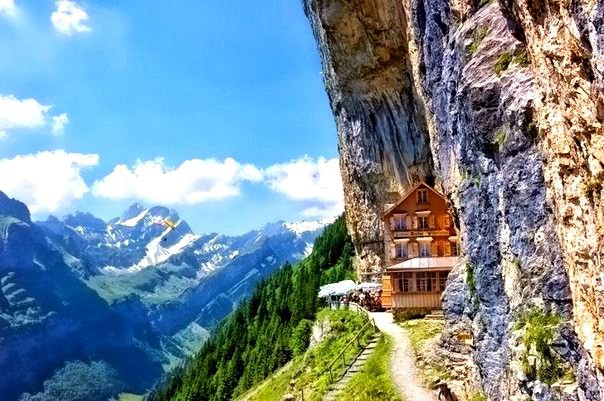 Необыкновенный домик.