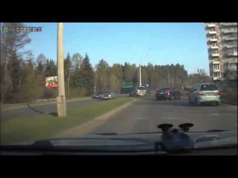 Выскочил на газон