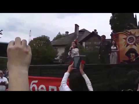 Смуглянкой Девочка поет на 9 мая 