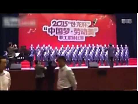 Китайский хор из 80 человек рухнул вместе со сценой