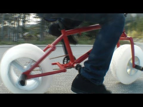 Велосипед с колесами изо льда