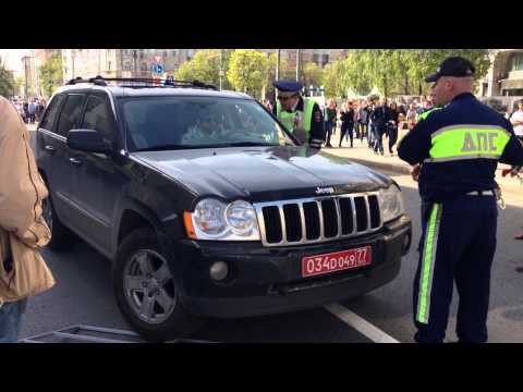 9 мая 2015 водитель машины 034D04977 давил сотрудников ГИБДД