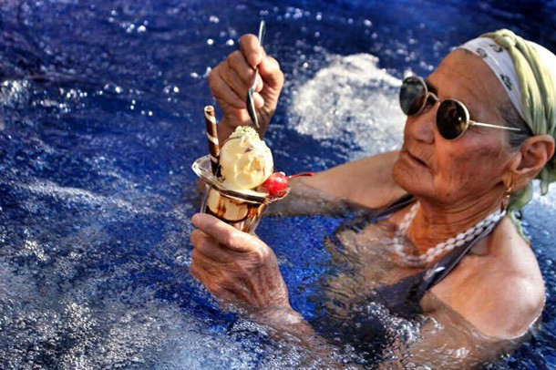 80-летняя казашка-путешественница покоряет Facebook