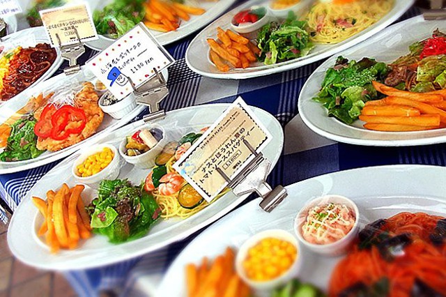 Еда из воска