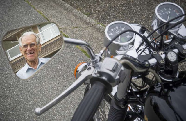 83-летний дедок собрался в большое путешествие на мотоцикле
