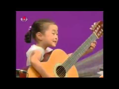Маленькие корейцы играют Мурку на гитаре !