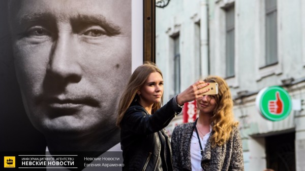 Из всех зависимостей в первую очередь нужно лечить не селфи, а любовь