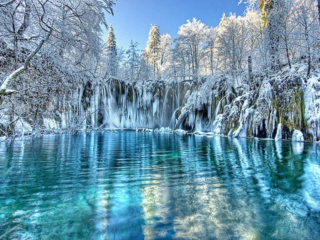Аж дух захватывает: удивительные замерзшие водопады