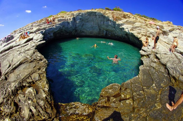 Экзотичный остров в Эгейском море. Греция