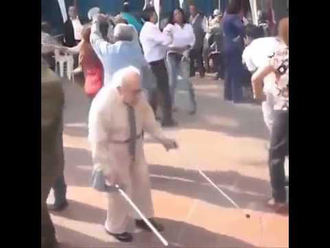 Тот момент когда услышал свою любимую песню ! 