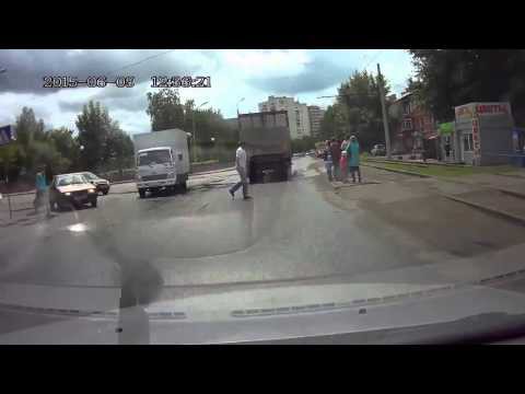 Фуроводу достался ляпас от пешехода