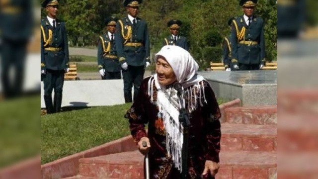 В Киргизии скончалась женщина, усыновившая 150 детей из блокадного Ленинграда 