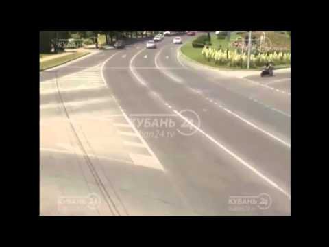 Сбил хруста пролетая на красный