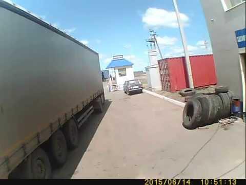 Пьяный водитель фуры задавил сотрудника сервисной станции