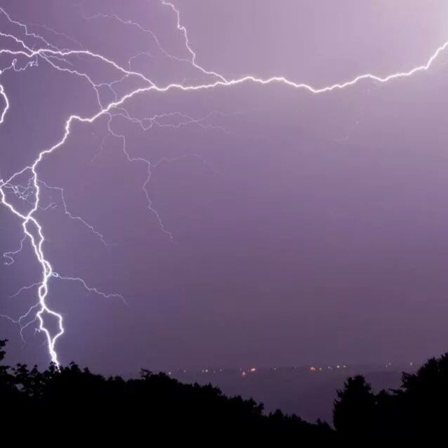 17 удивительных фотографий, сделанные бесстрашным охотником за молниями 