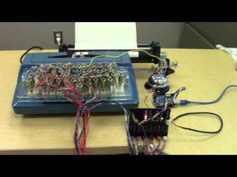 Старую печатную машинку превратили в музыкальный принтер