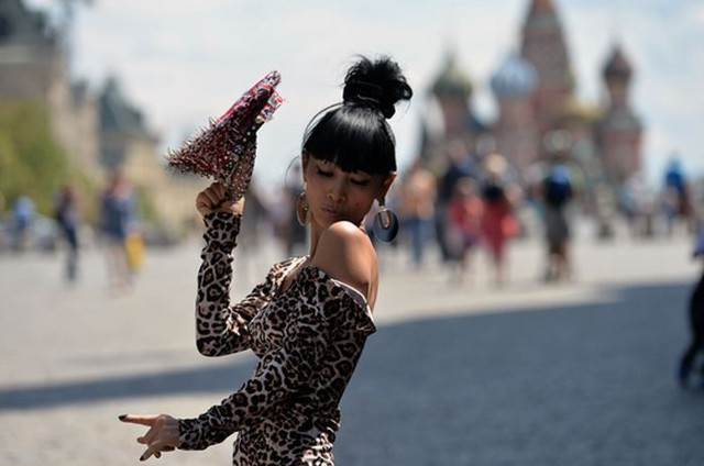 Звезда фильма «Такси-3» шокировала прохожих на Красной площади