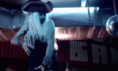 Кто не мечтал стать капитаном? А еще и выиграть айфон?