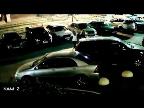 Понтанулся перед телочками пробегом по крышам автомобилей во дворе