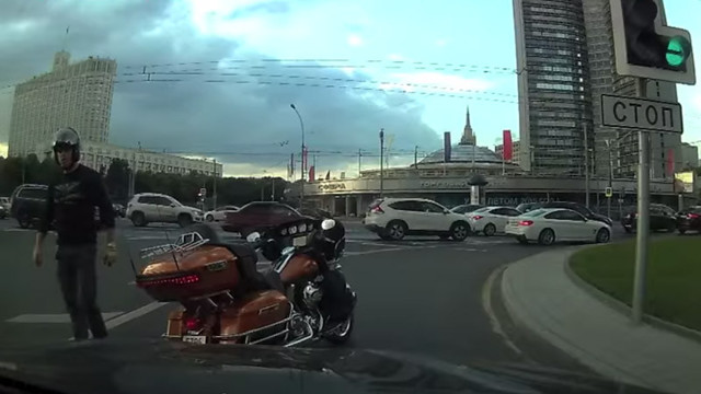 Конфликт с мотоциклистом в Москве