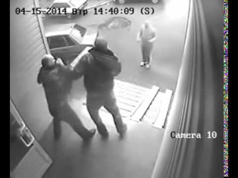 Драка Мужик наказал двоих гопников