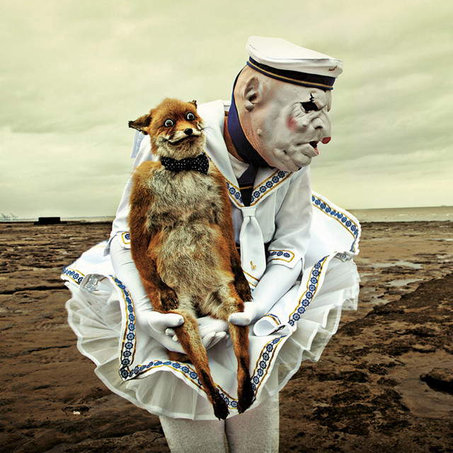 Пара под псевдонимом Mothmeister создаёт свой сюрреалистичный фотомир