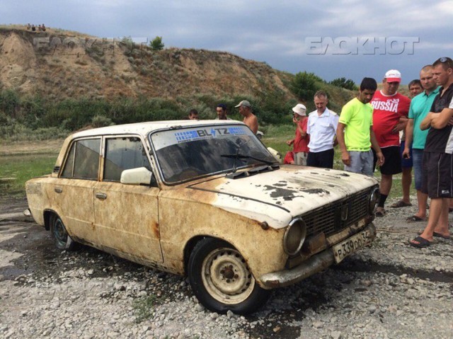 Из Волги достали автомобиль с шестью трупами