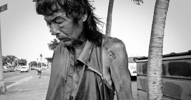 10 лет фотографировала бездомных, и в одном из них узнала своего отца