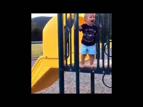 Этот ребенок не знает, что боль